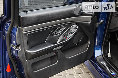 Седан BMW M5 2000 в 