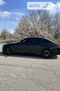 Седан BMW M5 2018 в 