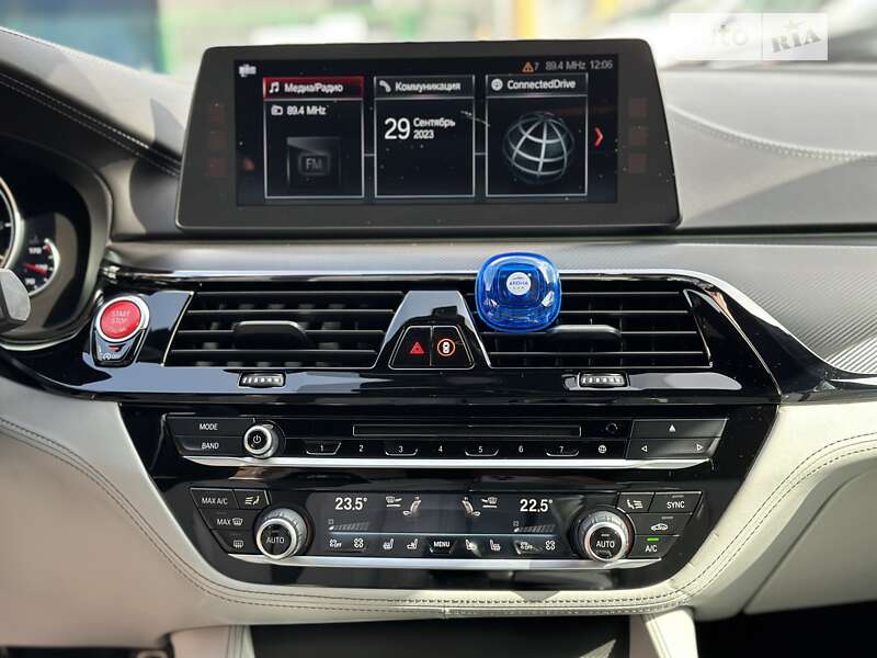 Седан BMW M5 2018 в Киеве
