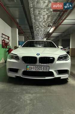 Седан BMW M5 2012 в 