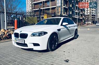 Седан BMW M5 2012 в 