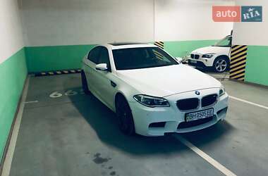 Седан BMW M5 2012 в 