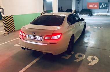 Седан BMW M5 2012 в 
