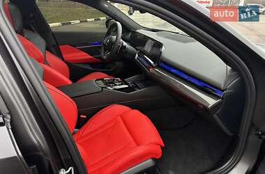 Седан BMW M5 2024 в 