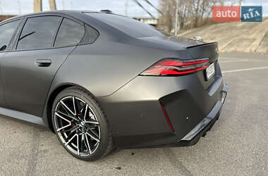 Седан BMW M5 2024 в 