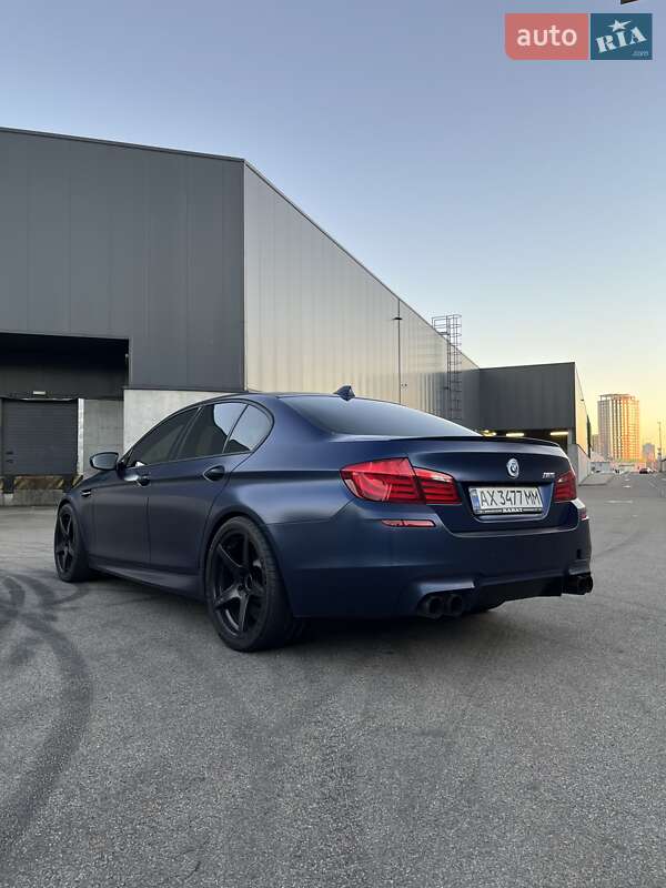 Седан BMW M5 2012 в Киеве