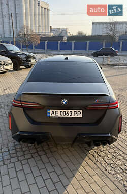 Седан BMW M5 2024 в 
