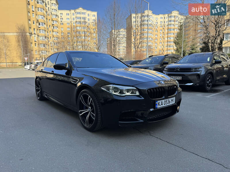 Седан BMW M5 2014 в 