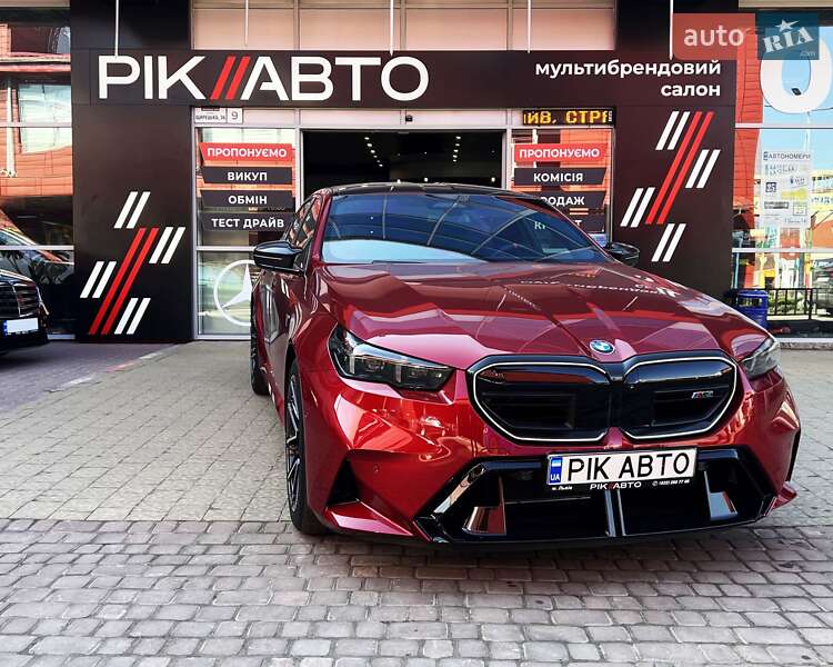 Седан BMW M5 2025 в 