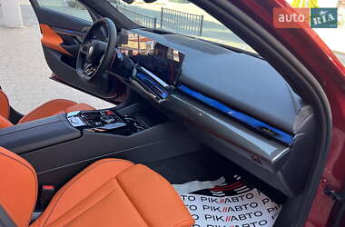 Седан BMW M5 2025 в 