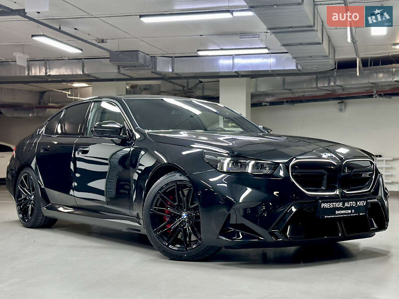 Седан BMW M5 2025 в Києві