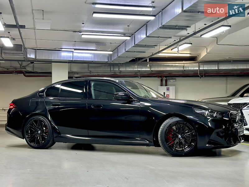 Седан BMW M5 2025 в Києві