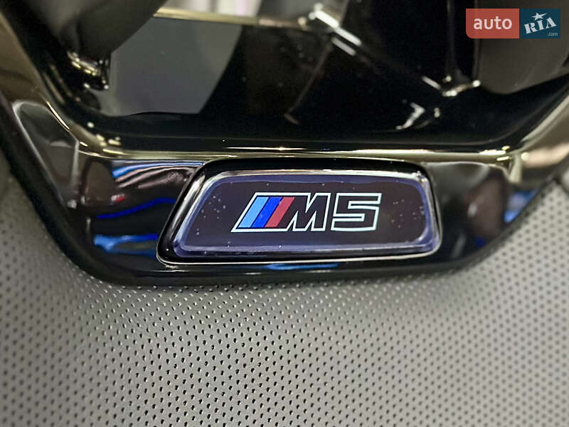 Седан BMW M5 2025 в Києві