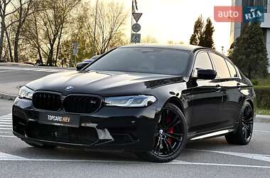 Седан BMW M5 2022 в 