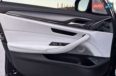 Седан BMW M5 2022 в 