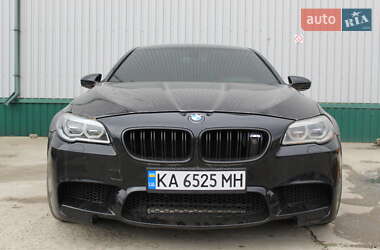 Седан BMW M5 2011 в 