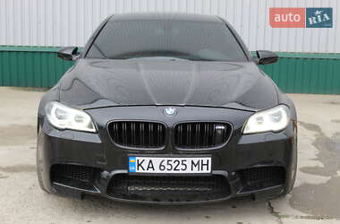 Седан BMW M5 2011 в 
