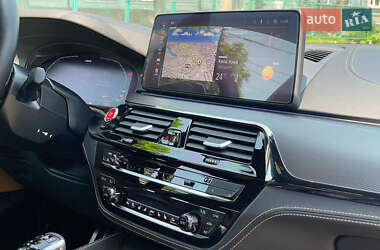 Седан BMW M5 2022 в 