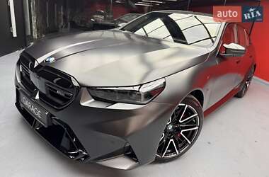 Седан BMW M5 2025 в 