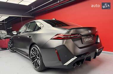 Седан BMW M5 2025 в 