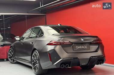 Седан BMW M5 2025 в 