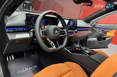 Седан BMW M5 2025 в 