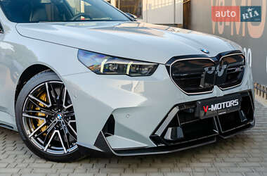 Седан BMW M5 2025 в 