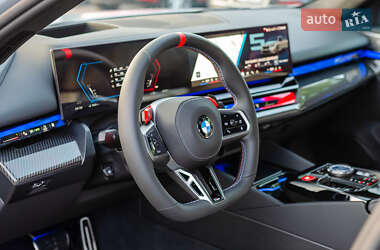 Седан BMW M5 2025 в 