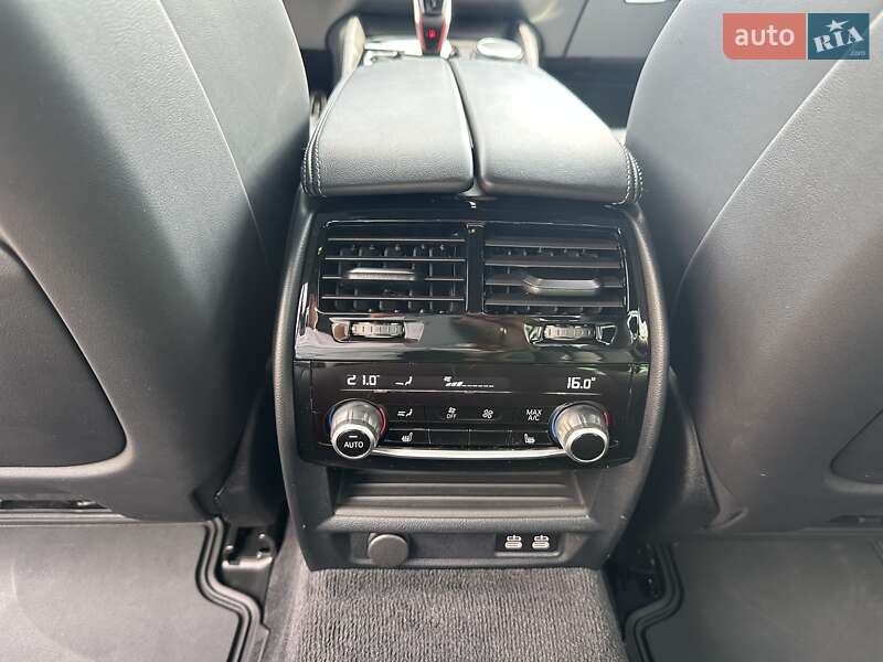 Седан BMW M5 2020 в Киеве