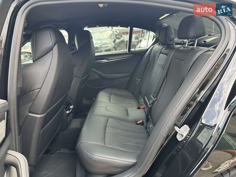 Седан BMW M5 2020 в Киеве