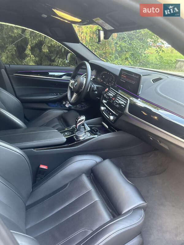 Седан BMW M5 2020 в Львові