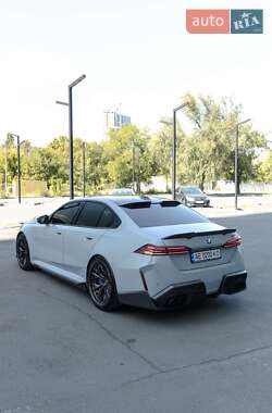 Седан BMW M5 2025 в 