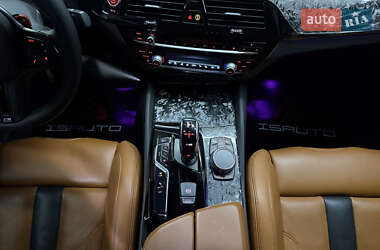 Седан BMW M5 2018 в 