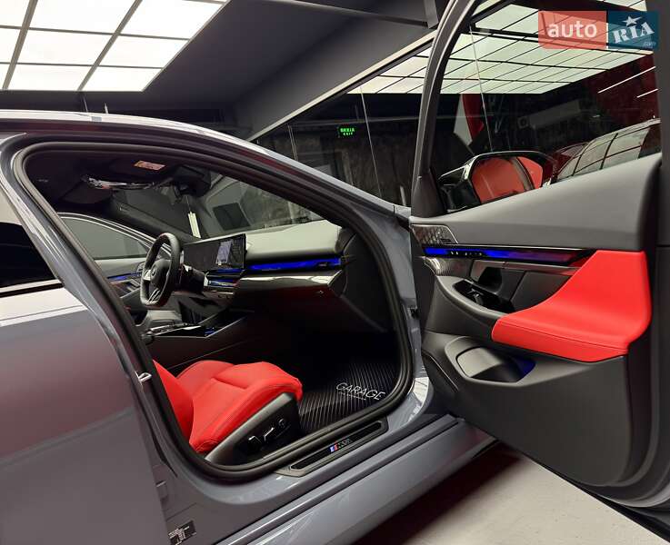 Седан BMW M5 2025 в Киеве фото 52 Седан BMW M5 2025 в Киеве