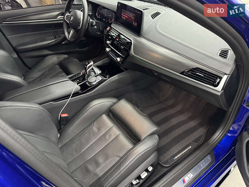 Седан BMW M5 2020 в Львове