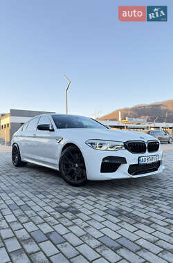 Седан BMW M5 2018 в Іршаві