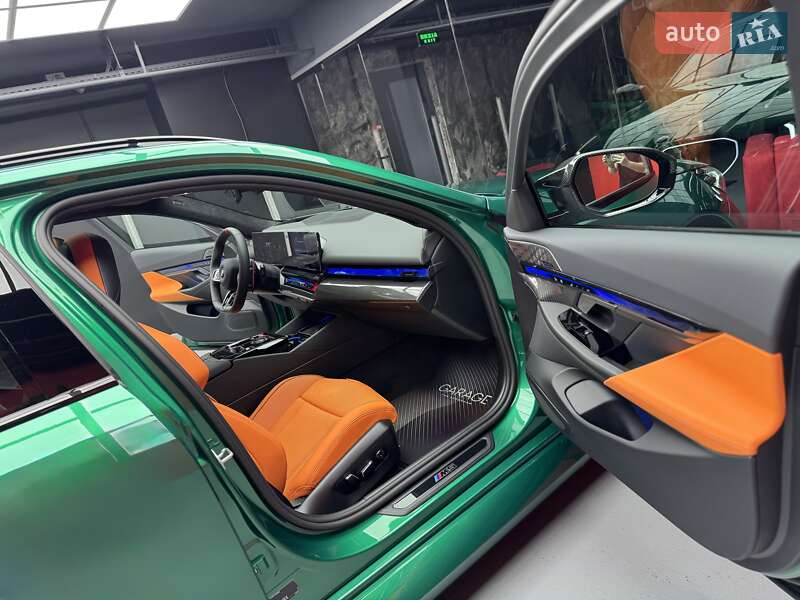 Универсал BMW M5 2025 в Киеве