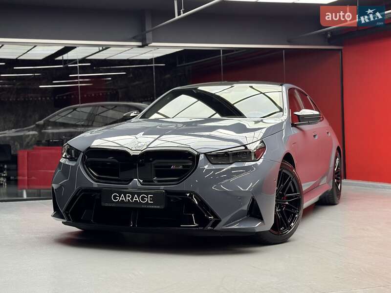 Седан BMW M5 2025 в Киеве