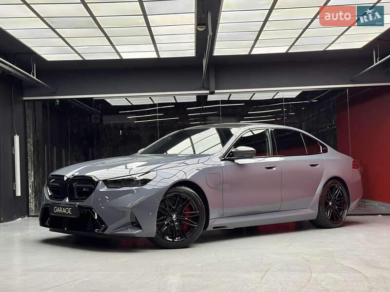 Седан BMW M5 2025 в Киеве