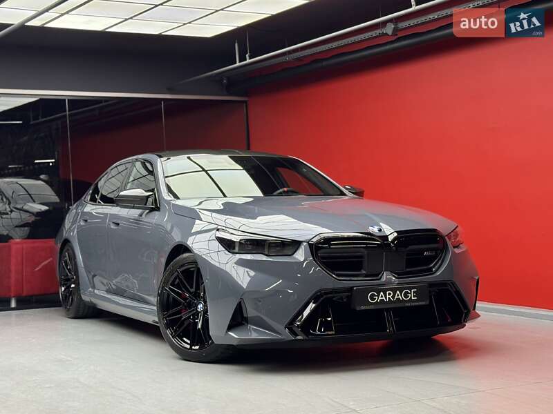 Седан BMW M5 2025 в Киеве