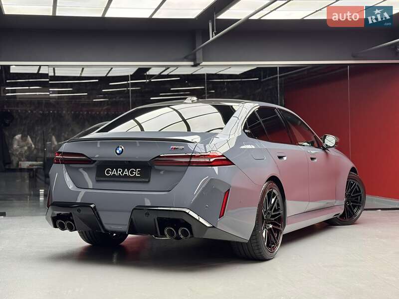 Седан BMW M5 2025 в Киеве