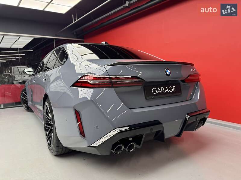 Седан BMW M5 2025 в Киеве