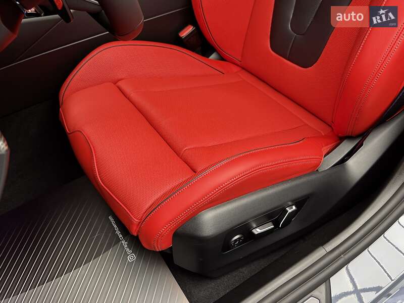 Седан BMW M5 2025 в Киеве