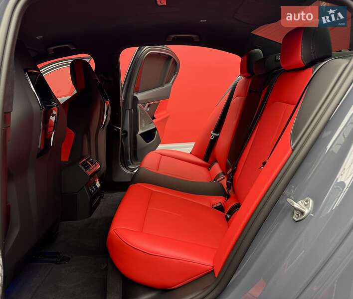 Седан BMW M5 2025 в Киеве