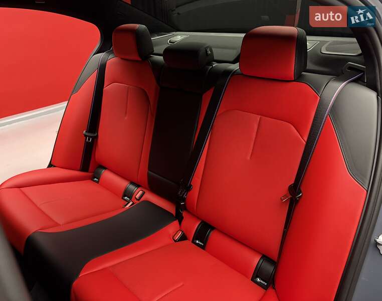 Седан BMW M5 2025 в Киеве