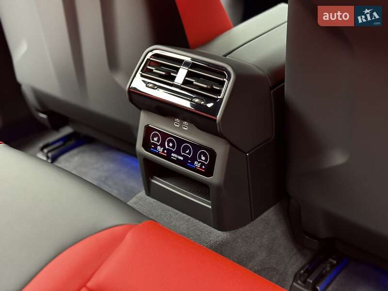 Седан BMW M5 2025 в Киеве