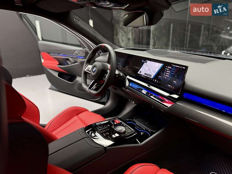 Седан BMW M5 2025 в Киеве
