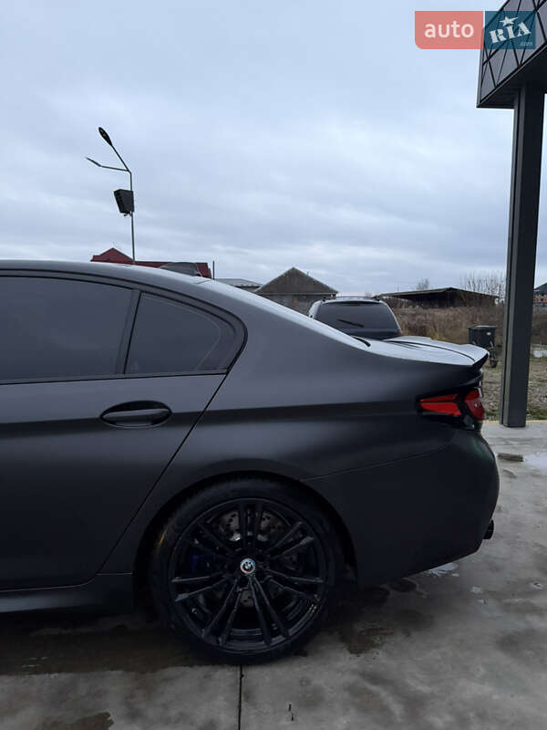 Седан BMW M5 2022 в Грушево