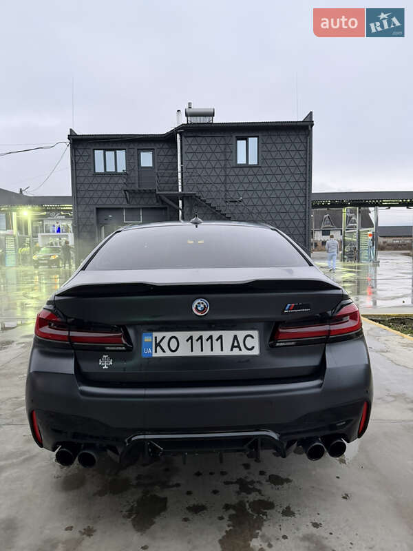 Седан BMW M5 2022 в Грушево