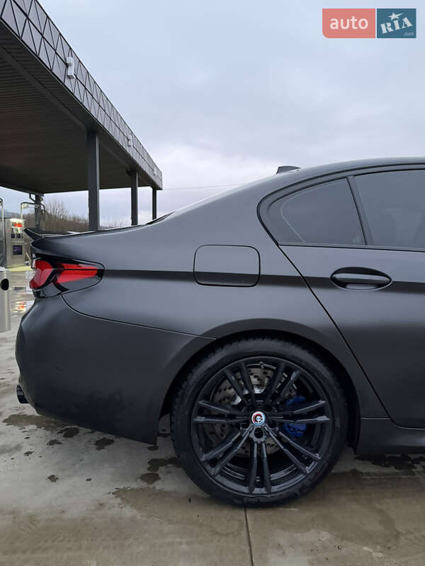 Седан BMW M5 2022 в Грушево